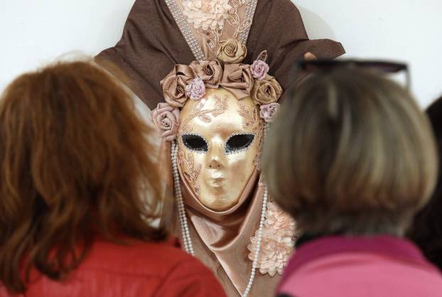 U Šibeniku otvorena izložba veličanstvenih maski i krinki