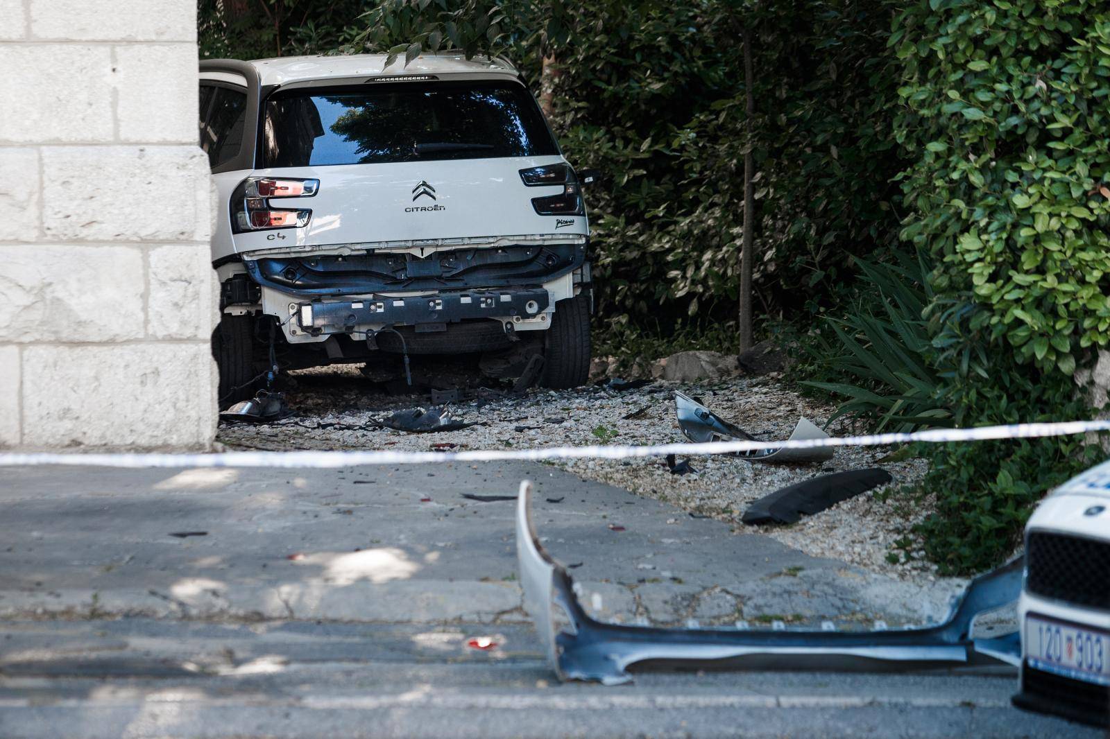 U Splitu u eksploziji oštećen automobil