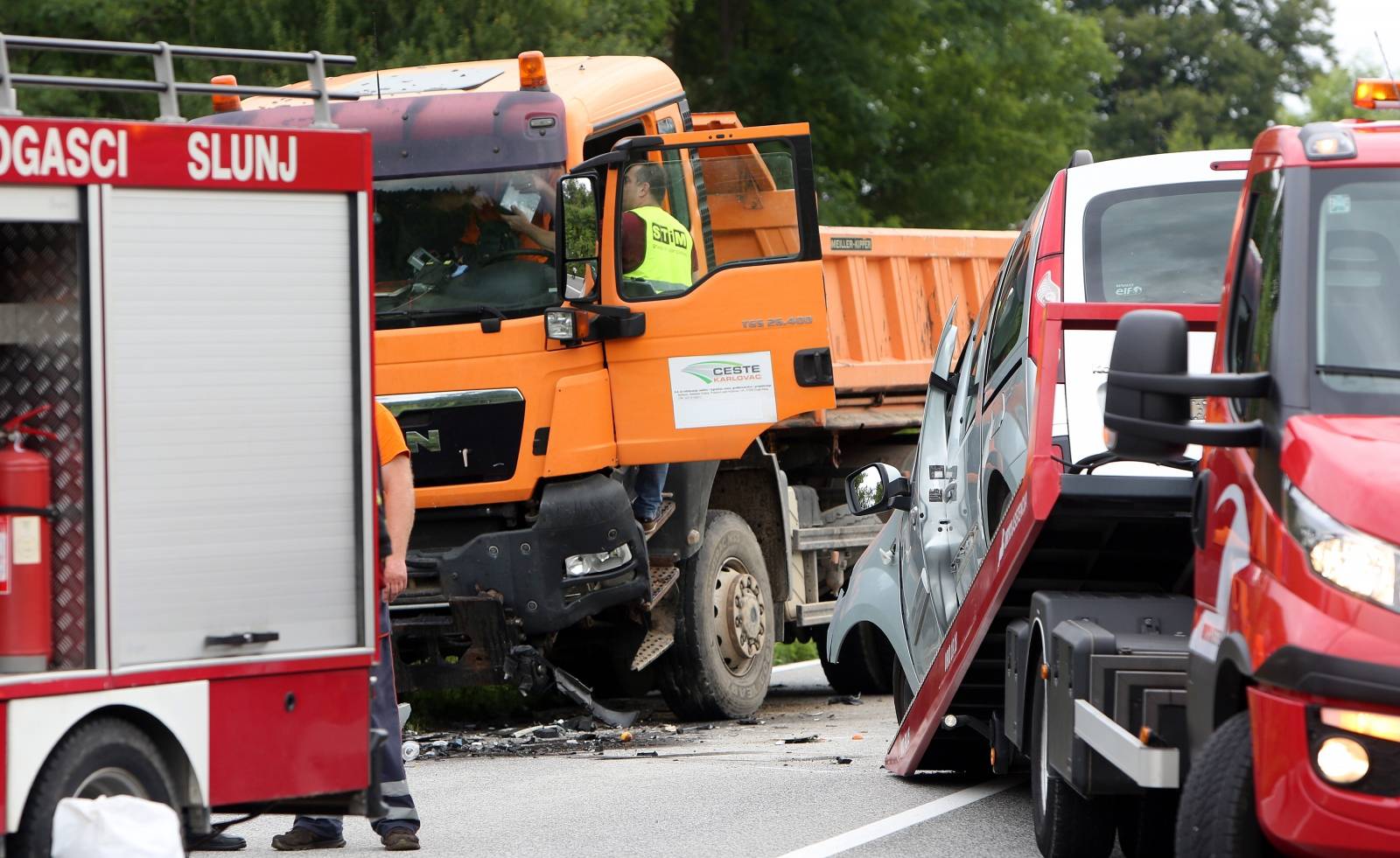 Poginula jedna osoba u sudaru automobila i kamiona u ToÄku kod Slunja