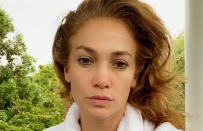 Jennifer Lopez selfiejem bez šminke oduševila obožavatelje