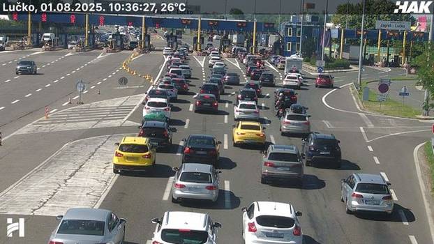 FOTO Kreće udarni vikend, kod Lučkog se zagužvalo: Kolone su prema moru, vozi se usporeno