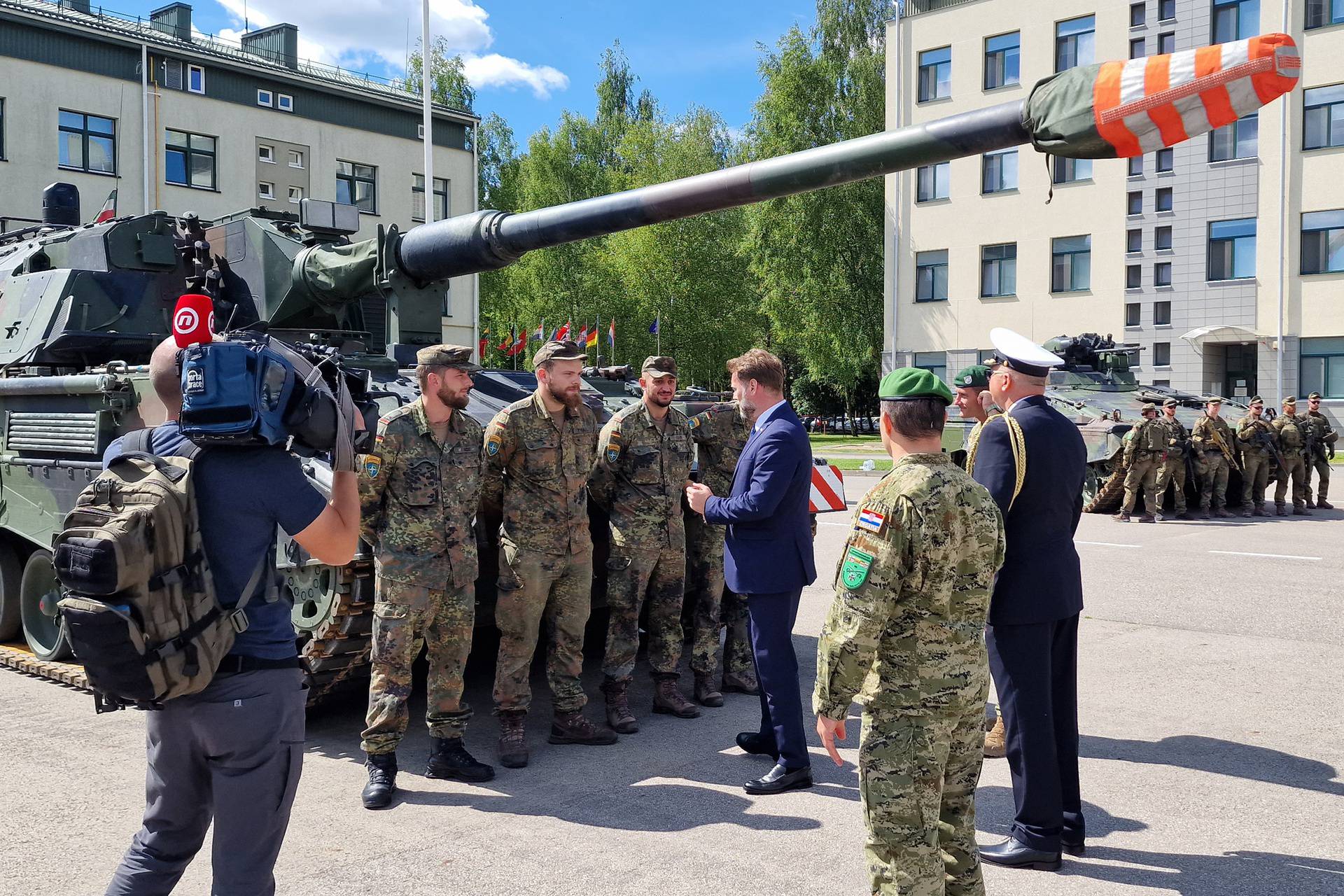 Hrvatski vojnici u Litvi izdvajaju se i izgledom: Jedini su obrijani i ošišani, drže se svih propisa