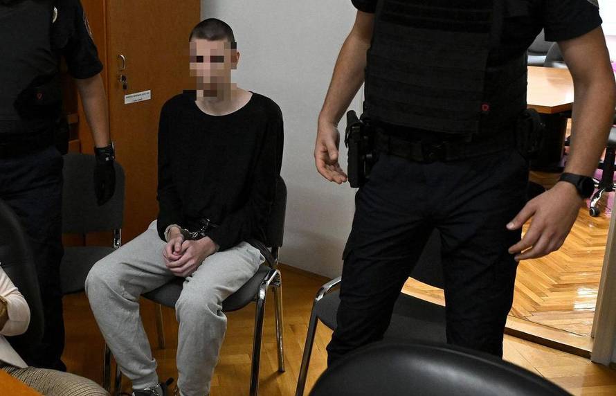 Počelo suđenje 19-godišnjaku za užas u OŠ Prečko. Doveli ga u lancima. Sud isključio javnost