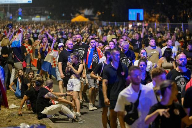 Zagreb: Završio je koncert Marka Perkovića Thompsona, kolone ljudi idu s hipodroma