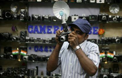 Indijac vlasnik zbirke od preko 1000 fotoaparata