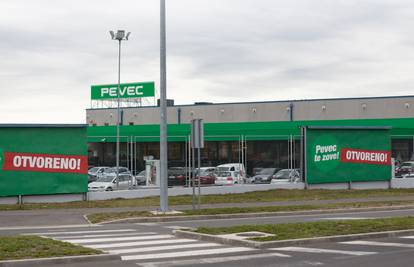 Pevec otvorio novi prodajni centar u Slavonskom Brodu