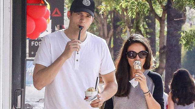 *PREMIUM EXCLUSIVE* Ashton Kutcher and Mila Kunis expecting second child!