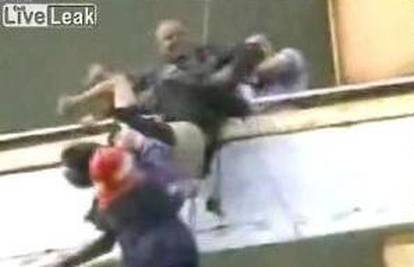Rusija: Bježao od spasioca i na kraju pao sa balkona