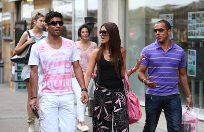 Edurdo Da Silva uživao u šetnji sa ženom i bratićem