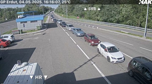 FOTO Kilometarske kolone i zastoji na autocestama. Na granicama višesatna čekanja