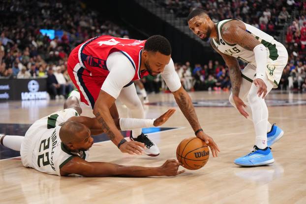 NBA: Milwaukee Bucks at Los Angeles Clippers