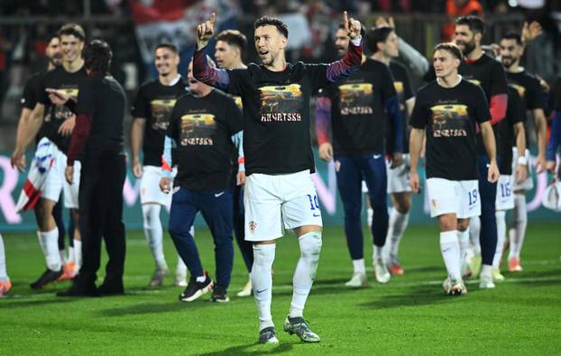 Slavlje nogometaša Hrvatske nakon pobjede nad Farskim otocima i plasmana na Svjetsko prvenstvo