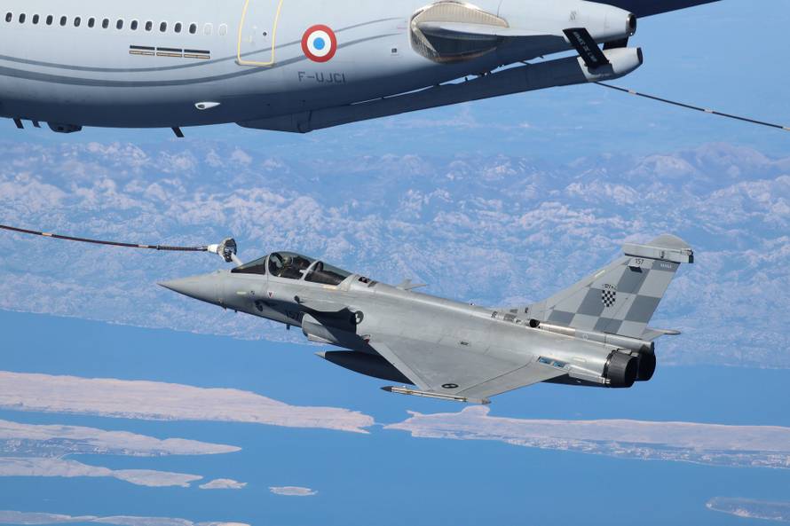 Piloti naših Rafalea prvi put u letu točili gorivo iznad Hrvatske