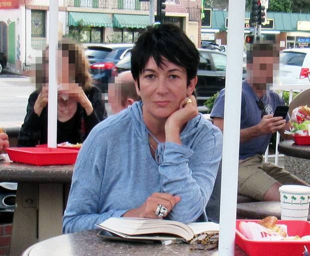 **PREMIUM EXCLUSIVE** Ghislaine Maxwell, Jeffrey Epsteins former right hand woman, tucks into burger and fries at a fast-food joint in Los Angeles.