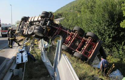 Nesreća pokraj Rijeke: Majka i otac poginuli, djevojčica teško