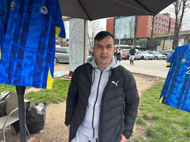 VIDEO 24SATA U ZENICI Dresove, zastave nude ispod cijene, stigla i Dubioza: 'Take me to America'