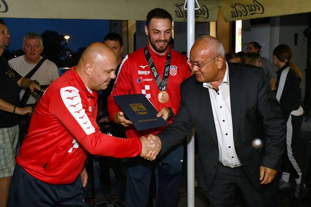 FOTO Pogledajte svečani doček Veočića nakon osvajanja bronce na Svjetskom prvenstvu u boksu