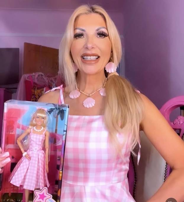 FOTO 'Bila sam muškobanjasta, ali uložila sam u izgled i sada sam savršena poput Barbie!'
