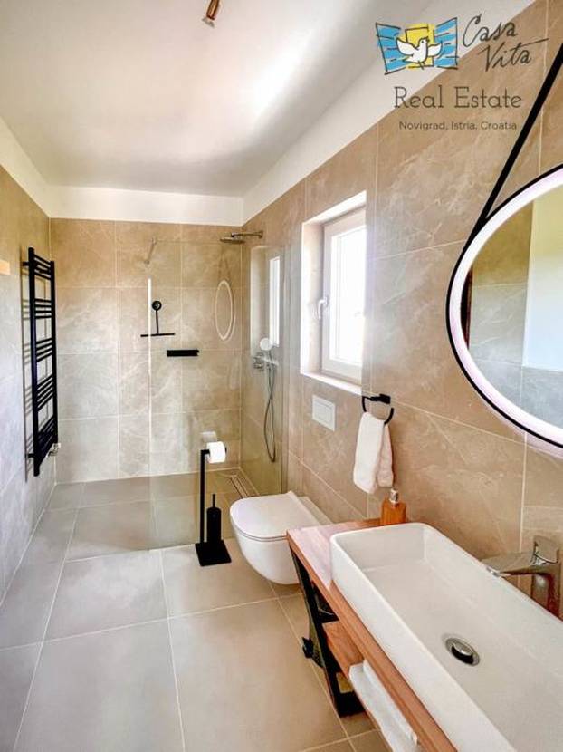 FOTO Počeli graditi grčki hram pa se predomislili? Neobična vila kod Poreča osvaja izgledom