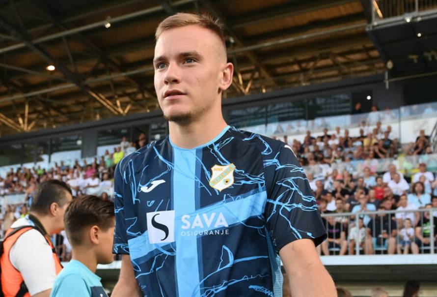 Dresovi spektakularni, navijači vrhunski... Momčad se još traži