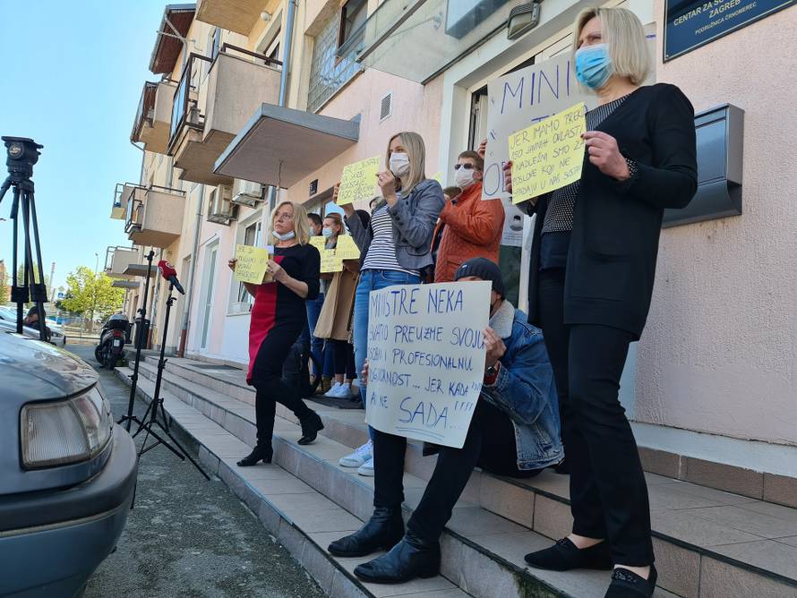 Prosvjed socijalnih radnika: 'Nisu nas čuli kad smo govorili, sad im odgovaramo - šutnjom'