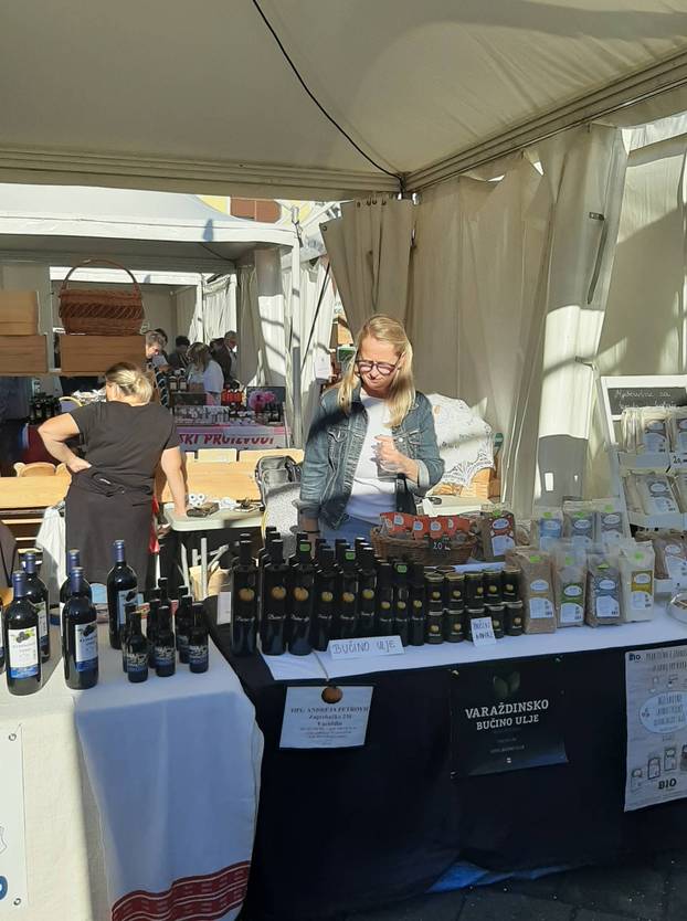 Veselo u srcu Like: Od slanine, finih ličkih palačinki i rakije do revije konjskih zaprega