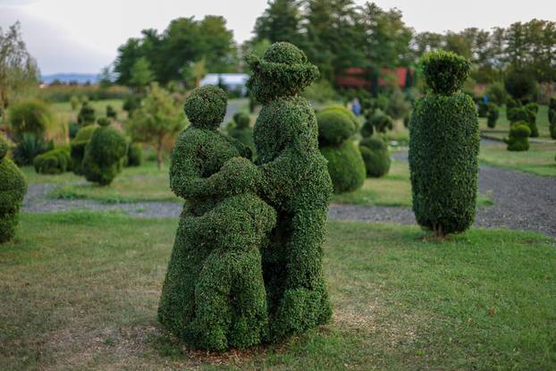 Bajkoviti vrt u srcu Međimurja: Prvi i jedini Topiary park u Hrvatskoj krije se u Sračincu