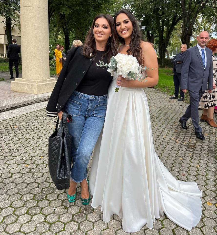 Nina Badrić objavila je fotke u istoj kombinaciji koju je nosila na vjenčanju: Prekrasna damo!