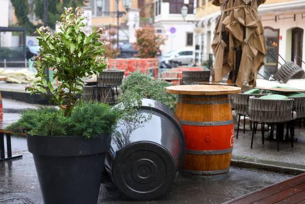 Zagreb: U staroj Vlaškoj popadale žardinjere 