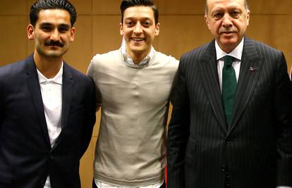 Özil se slikao s Erdoganom i razbijesnio njemačke navijače