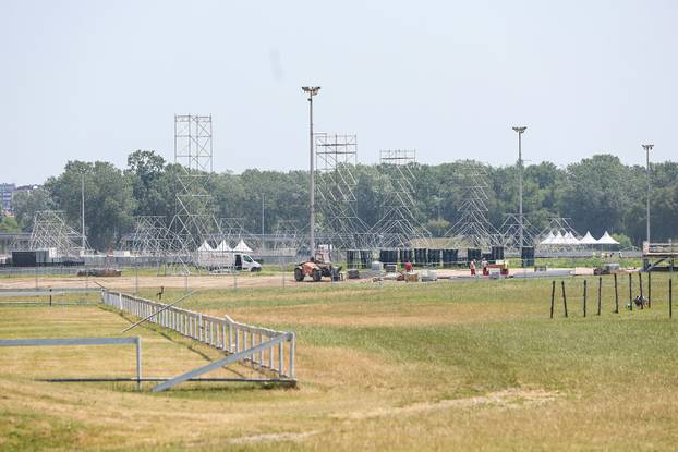 Zagreb: Radovi na izgradnji pozornice za koncert Marka Perkovića Thompsona