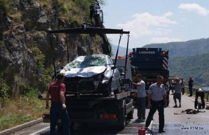 BiH: Auto sletio u jezero, poginule su majka i kćerka
