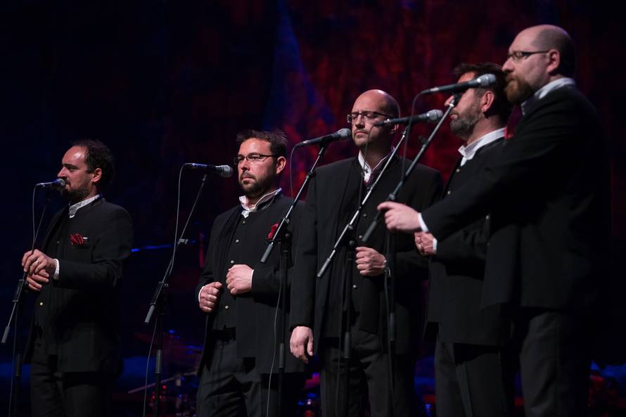 Publika nije prestajala pljeskati klapama Iskon, Šufit i Cambi