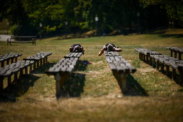 Zagreb: Nedjeljno popodne u parku Maksimir