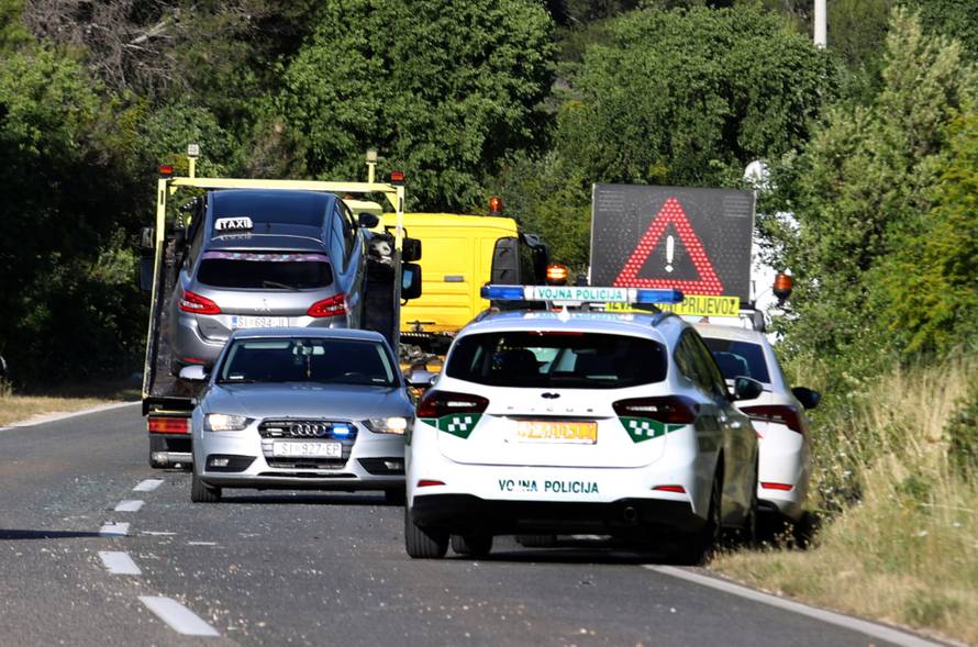 Šibenik: Sudar autobusa i osobnog automobila