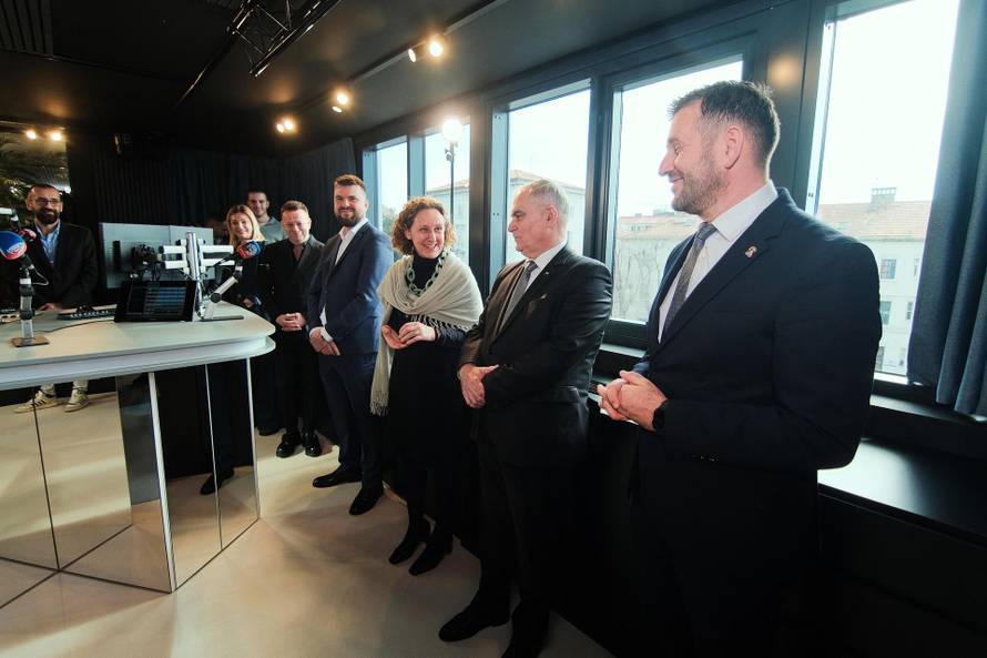 Ministrica Obuljen Koržinek je otvorila prvi vizualni radijski studio u Hrvatskoj...
