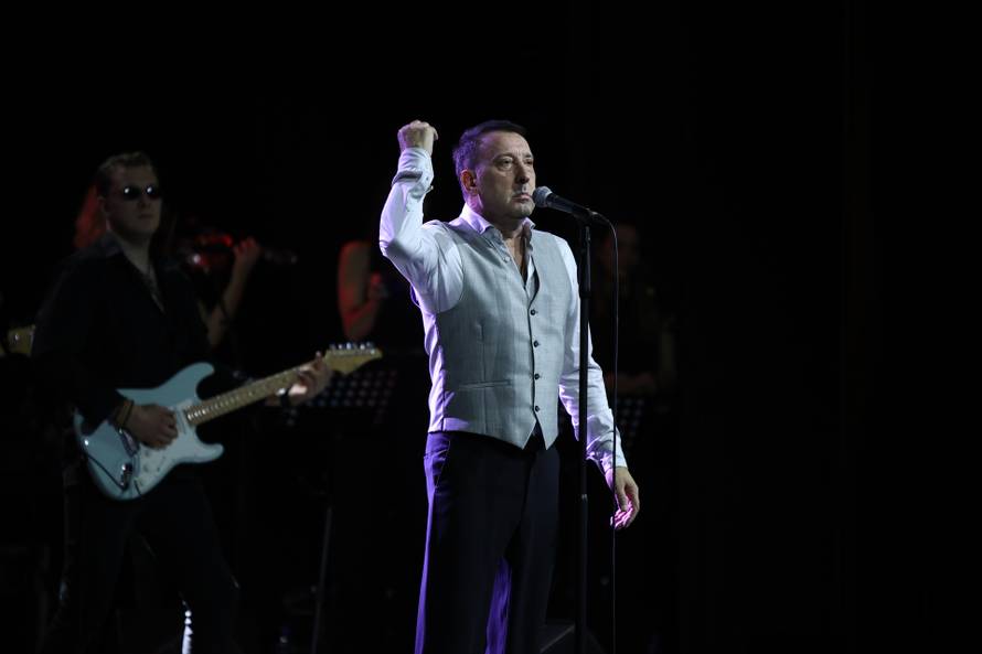 Beograd: Hari Varešanović i grupa Hari Mata Hari održali su prvi od dva koncerta u mts Dvorani 