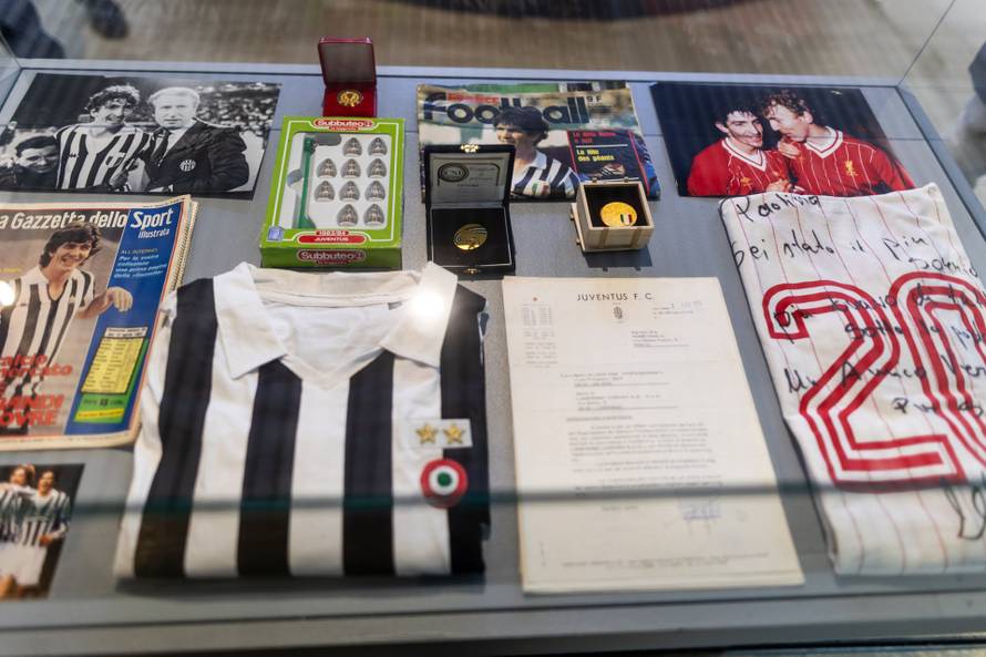 U Rijeci otvorena  nogometna izložba: Imate priliku vidjeti Zlatnu loptu i dresove legendi...