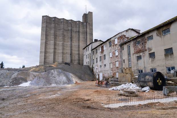 U Gospiću održan prosvjed radi odlaganja opasnog otpada 