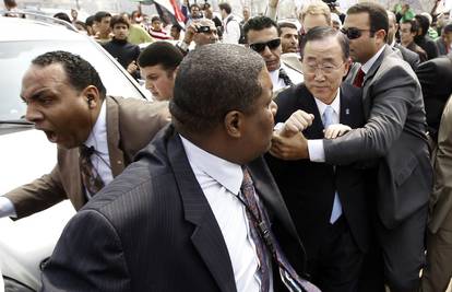 Pristaše Gadafija kamenovale su Ban Ki-Moona u Egiptu