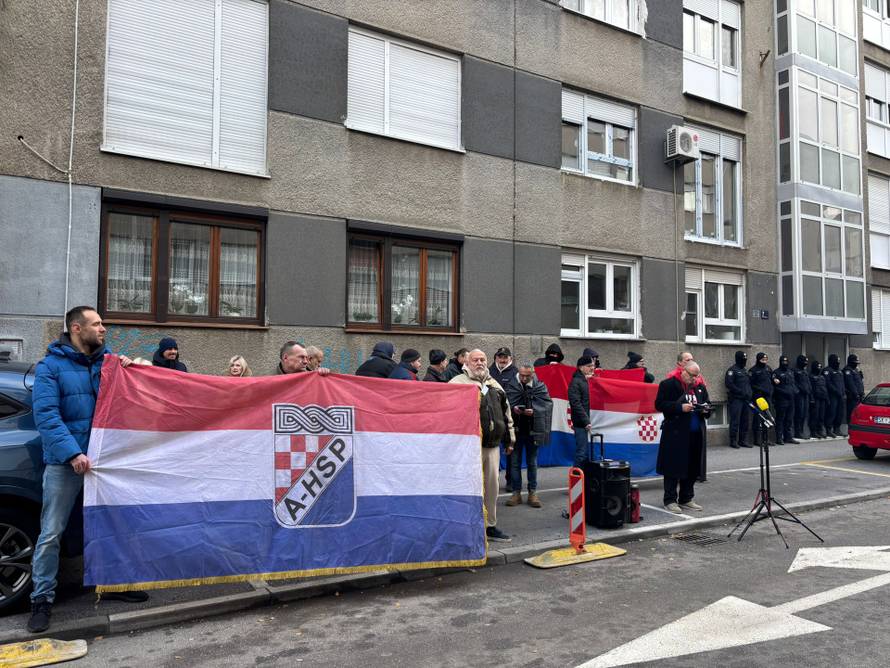 Policija pred Tomaševićevim stanom! Keleminec i Dado iz Smogovaca dovukli desničare