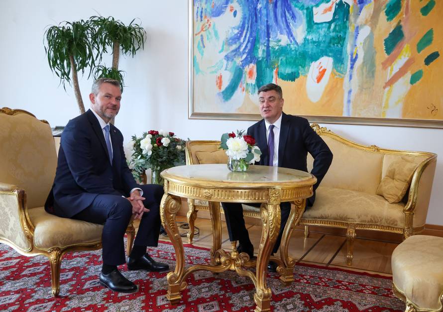 Zagreb: Svečani doček za predsjednika Slovačke u Uredu predsjednika RH