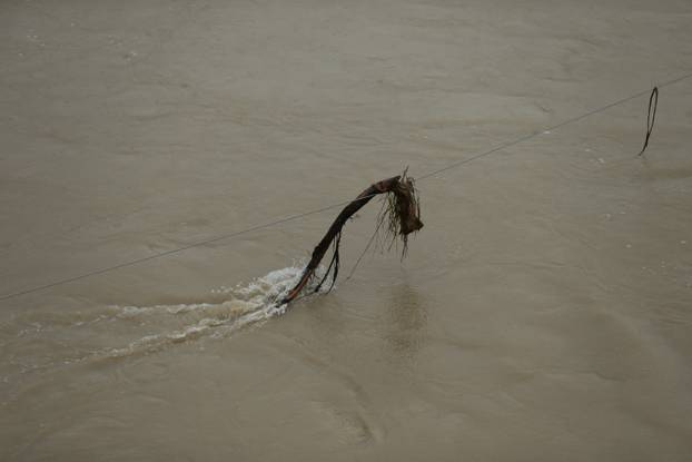 Zagreb: Rijeka Sava izlila se iz korita zbog velikih oborina