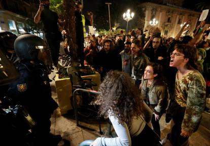 FOTO Ostavka, ubojice! Neredi na prosvjedu u Valenciji zbog poplava: 'Niste upozorili ljude'