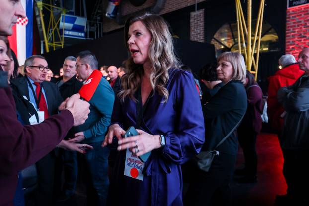 Zagreb: Slavlje u izbornom stožeru Zorana Milanovića nakon rezultata prvih izlaznih anketa