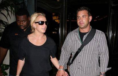 Sud: Otac još mjesec dana skrbnik Britney Spears