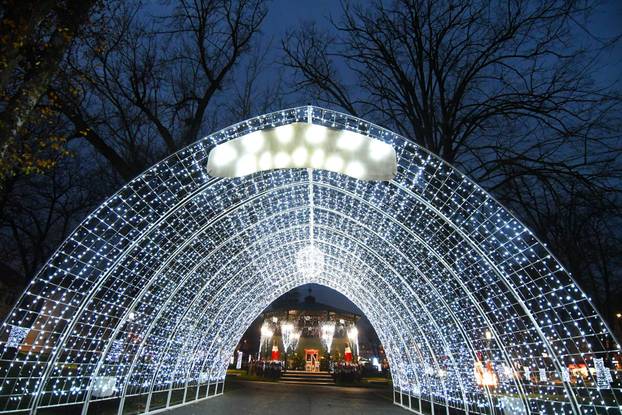 Božićni ugođaj na adventu u Slatini