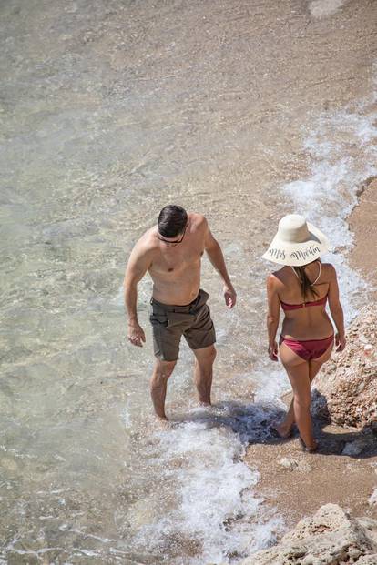 Dubrovnik: Turisti uživaju u ljepotama grada i kupanju na gradskim plažama