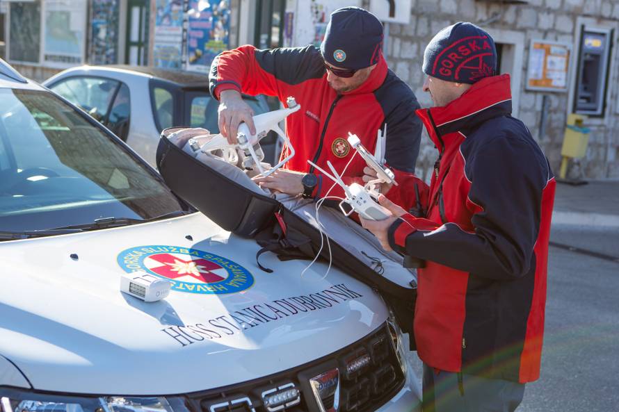 Nesretni radnici imali su izbor: Požar ili skok u vodenu bujicu