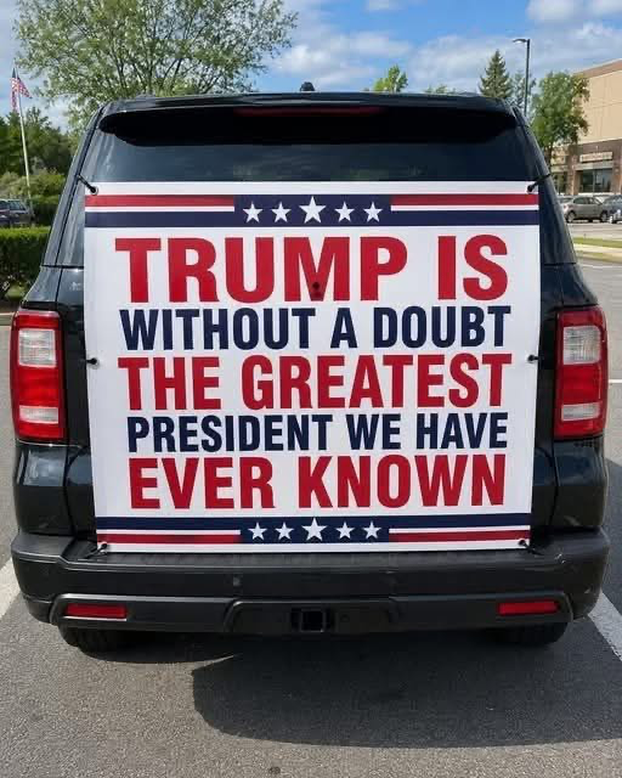 FOTO Nove bizarne Trumpove objave.  Pogledajte kako hvali samog sebe i izmišlja podatke...